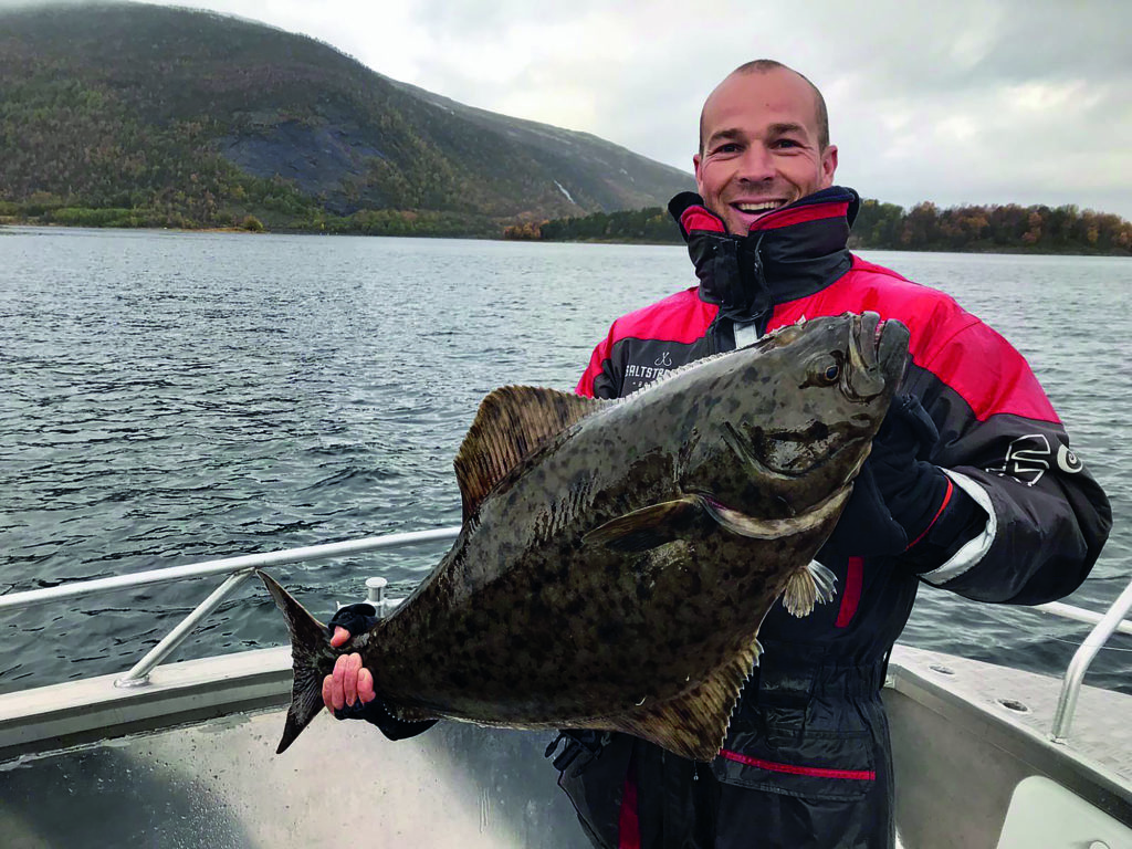 Der Saltstraumen ist ein bekanntes Revier für das Angeln auf Heilbutt. Dieser Fisch biss auf Sicht und war knapp einen Meter lang.