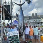 Der Marlin, den John Ols beim White Marlin Open fing, wog 290 kg. Schwerer war nur die Geldbörse des Anglers selbst: Er nahm über 6 Millionen Dollar mit nach Hause.