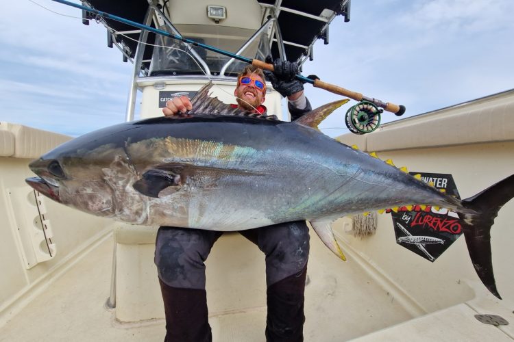 Ein unglaublicher Fang: Adrian Vidal Vogt ging ein 61,3 kg schwerer Thunfisch beim Fliegenfischen an den Haken.
