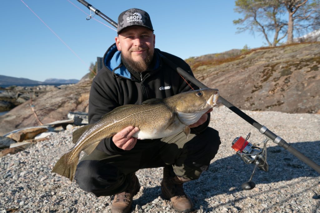Küstenprofis verraten ihre Tricks, um in Norwegen erfolgreich vom Ufer zu angeln.