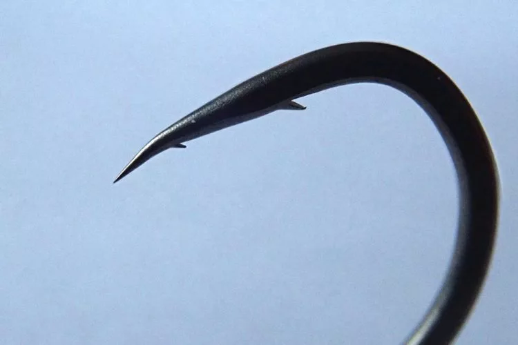 Durch die beiden unterschiedlich großen Widerhaken des Wide Gape Tic Hook kann kein Karpfen mehr den Köder im Maul ausblasen, sondern wird sicher gehakt.