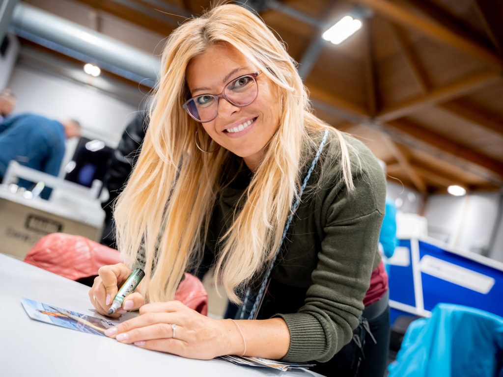 Barbara „Babs“ Kijewski präsentiert die Themenbereiche Karpfen und Wels. Foto: MVGM / A. Lander