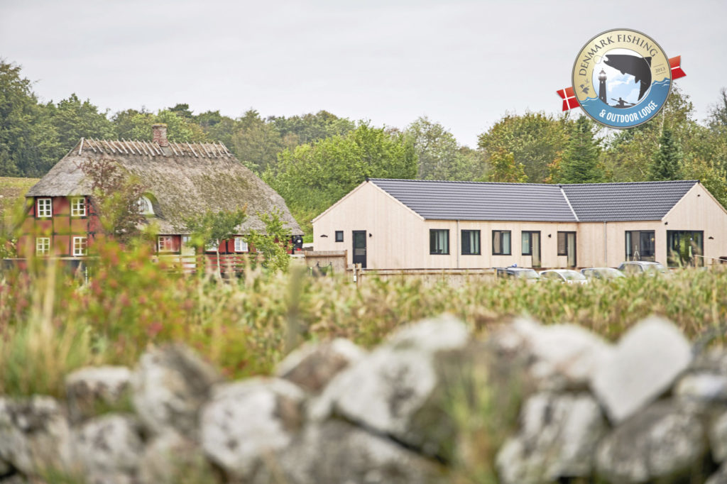 Die neu restaurierte Denmark Fishing & Outdoor Lodge liegt im Südwesten von Fünen auf der wunderschönen Insel Helnaes, die über einen Damm mit der Hauptinsel verbunden ist. Hier erwarten Sie einige der besten Meerforellenplätze Dänemarks.