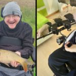 Philipp mit einem 50 cm langen Schuppenkarpfen (links). Dass er auch im Rollstuhl angeln kann, verdankt er seiner Orthese.