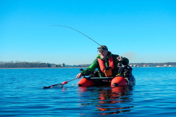Viele Angler nutzen Bellyboote, um gute Spots anzusteuern. Das kann jedoch gefährlich werden, wenn man unachtsam ist.