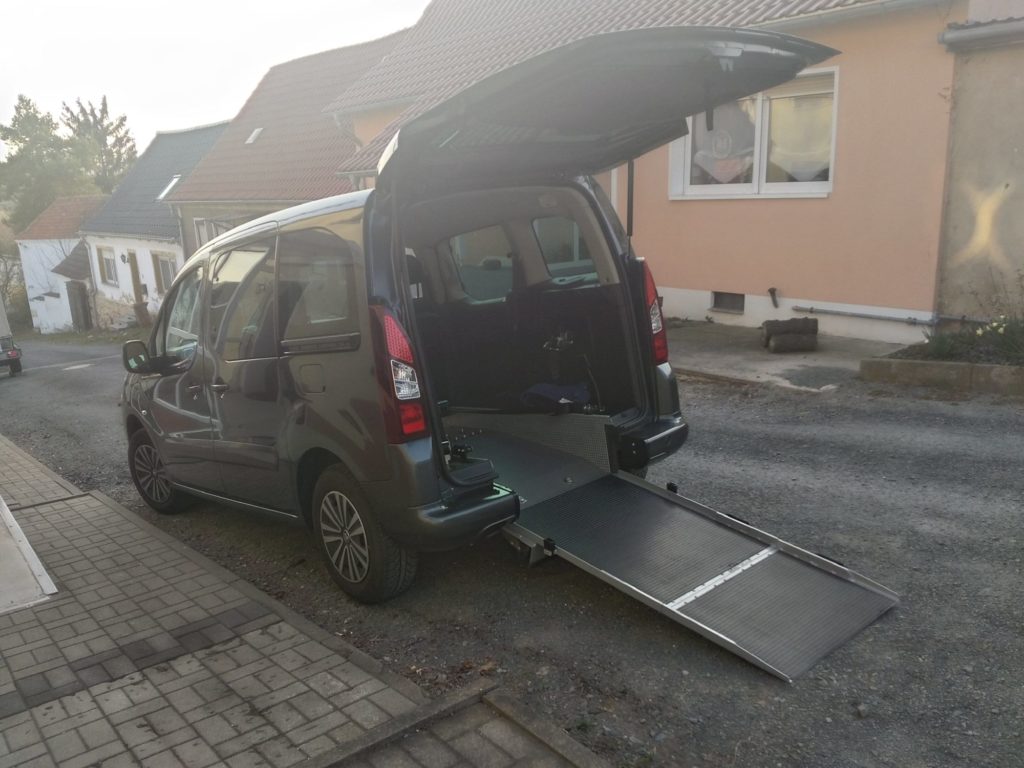 Mit diesem umgebauten Auto kann Philipp ans Wasser fahren.