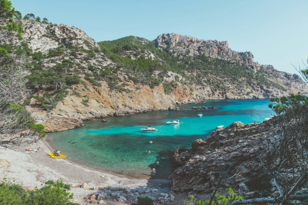 Die schöne Urlaubsinsel Mallorca ist auch für eine Angeltour hoch interessant.