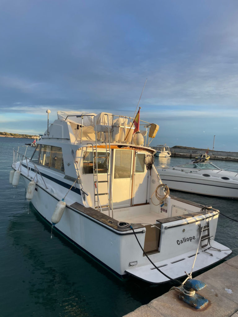 Neues Charterschiff mit bewährter Crew: die „Caliope“ fährt vom Inselsüdosten raus aufs Mittelmeer. Foto: Average Fishing Company