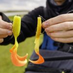 Halber Doppelschwanztwister fürs Hechtangeln im Kraut