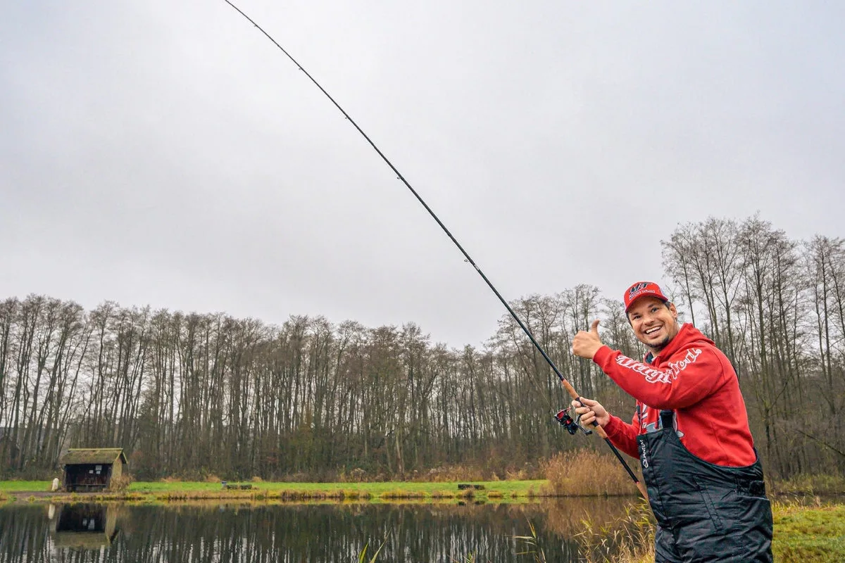 Fabian Frenzel im Frühling am Forellensee