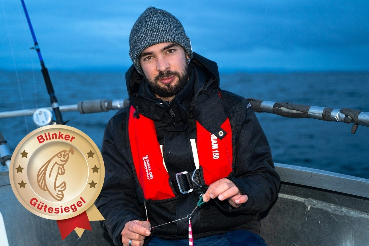 Bootsangler in Rettungsweste Mullion Stream 150