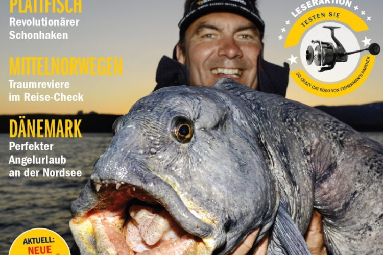 Das Cover der 110. Ausgabe von Kutter & Küste mit einem Angler, der sich über einen Steinbeißer freut
