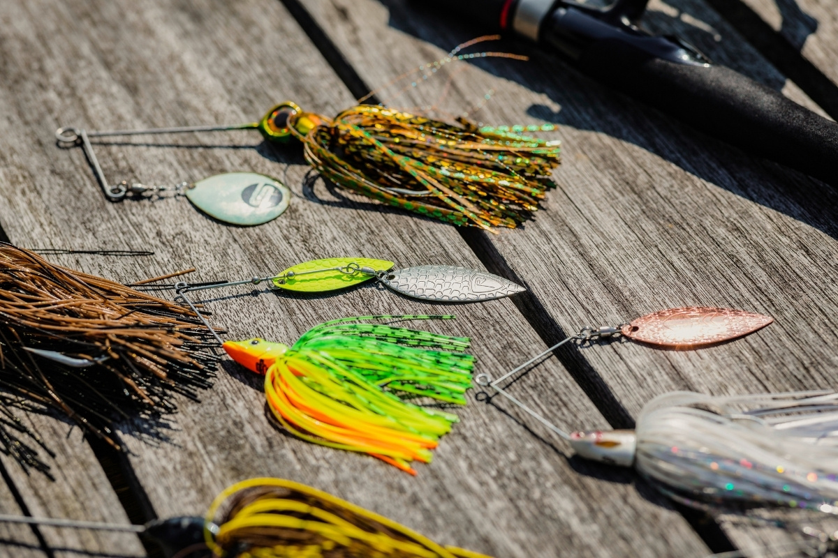 Chatterbaits und Spinnerbaits zum Raubfischangeln im Sommer