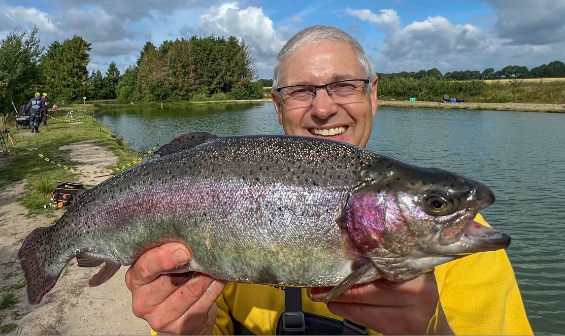Fit für den Forellensee: Forellen im Sommer mit Bodentaster - BLINKER Fit für den Forellensee: Forellen im Sommer mit Bodentaster - BLINKER
