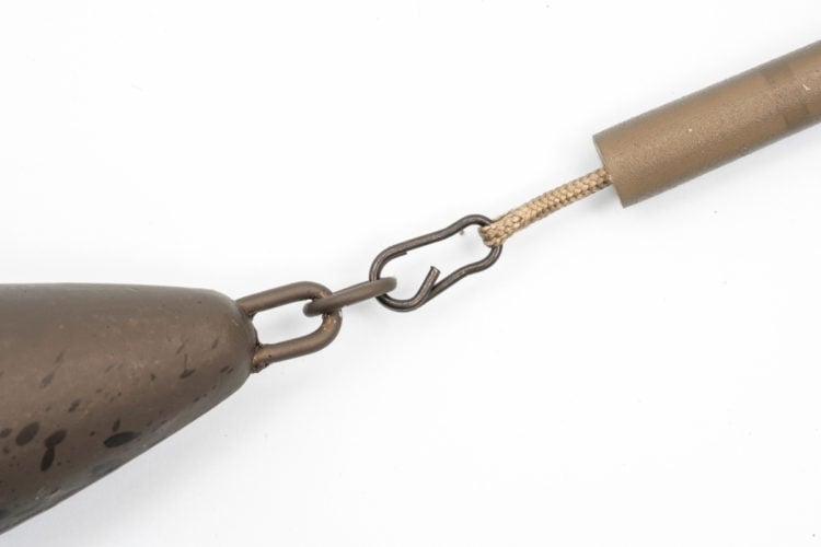 1. Blei in den kleinen Karabiner einhängen (hier ein spezielles Heli-Blei).