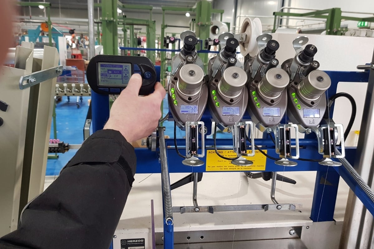 Geflochtene Schnüre bei einem Test in der Zugmaschine