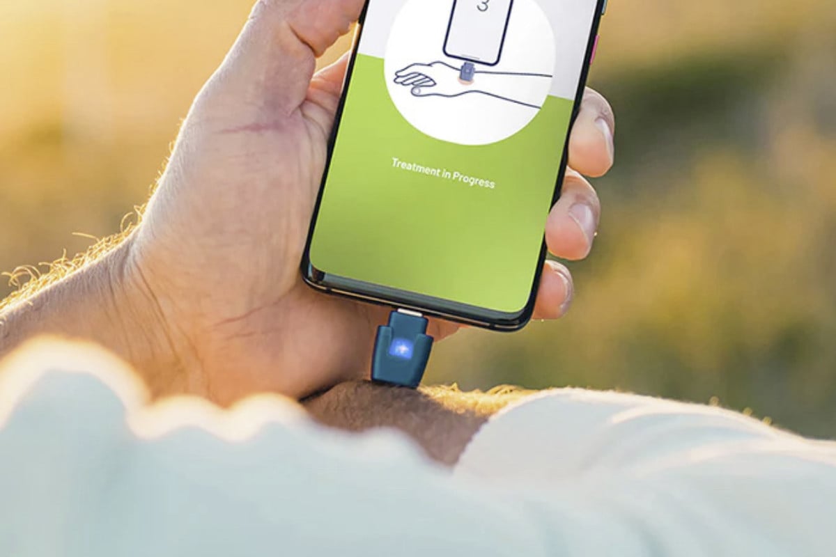 Das heat it® lindert Mückenstiche in Sekunden. Die mobile Soforthilfe bei Stichen, steuerbar per Smartphone.