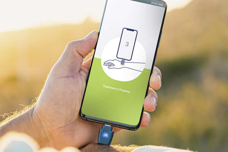 Das heat it® lindert Mückenstiche in Sekunden. Die mobile Soforthilfe bei Stichen, steuerbar per Smartphone.