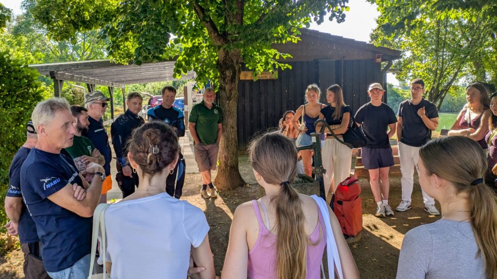 Schülerinnen und Schüler erleben Gewässerökologie am Großen Moorsee.