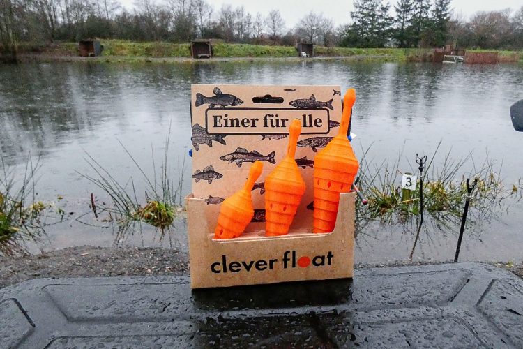 Clever Float Pose