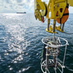 Ausbringung der Rosette mit Wasserschöpfer und Sensoren an Bord der ATAIR in der Nordsee
