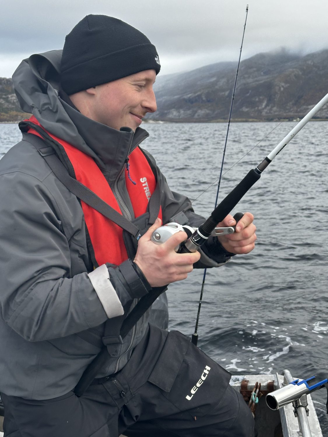 Die Rettungsweste ist praktisch Pflicht beim Angeln in Norwegen und sollte auch bei Flugreisen mit ins Gepäck.