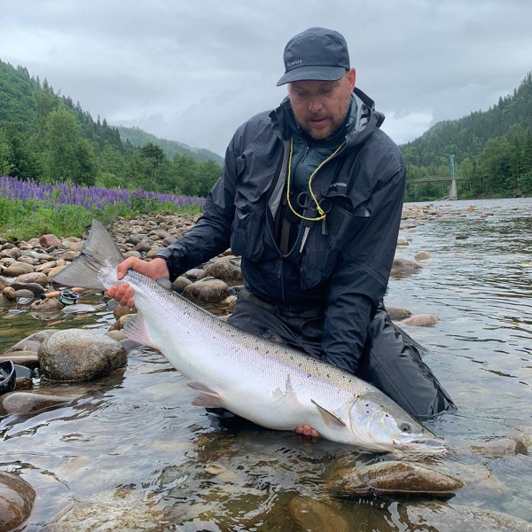 Stefan Holst mit einem Traumfisch von 109cm, gefangen im Langøya Pool des NFC im Juni 2025.