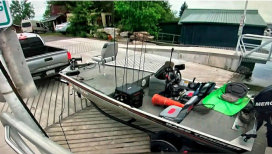 Das Bassboat mit Kayak-Sitz