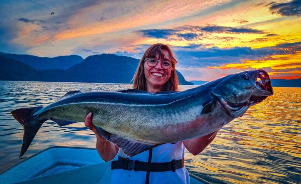 Christin mit kapitalem Köhler am Romsdalsfjord
