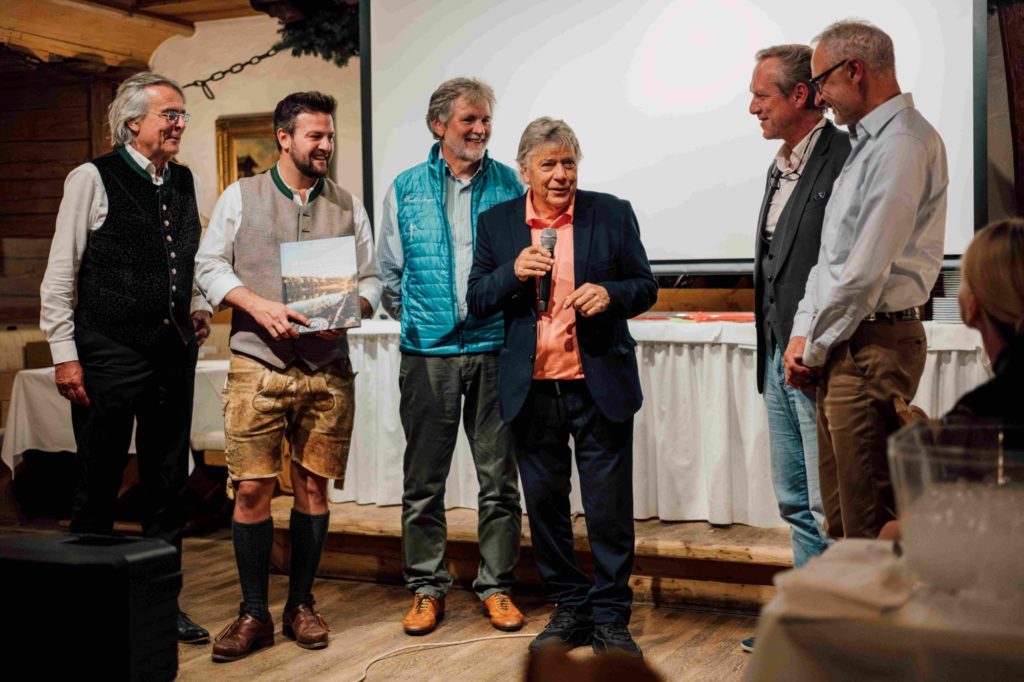 (v. l. n. r.): Axel Bartelt – Präsident Landesfischereiverband Bayern; Johannes Hauser – Stanglwirt Juniorchef; Rudi Heger – Fliegenfischer-Experte; Peter Schröcksnadel – Präsident River and Nature Trust; Gert Gradnitzer – Präsident Österreichischer Fischereiverband; Peter Schöffel – CEO Schöffel Sportbekleidung GmbH.
