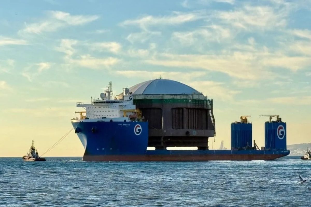 Lachstank - neue Aquakultur - auf dem Weg nach Nordnorwegen