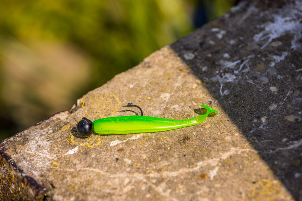 Bei unserer letzten Reise nach Holland waren Grün und Gelbtöne wie etwa das klassische Chartreuse und auch das ebenfalls auffällige, UV-aktive Motoroil die Abräumer schlechthin beim Zander-Jiggen am Fluss.