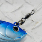 Gummifisch mit Wirbel und Sprengring.