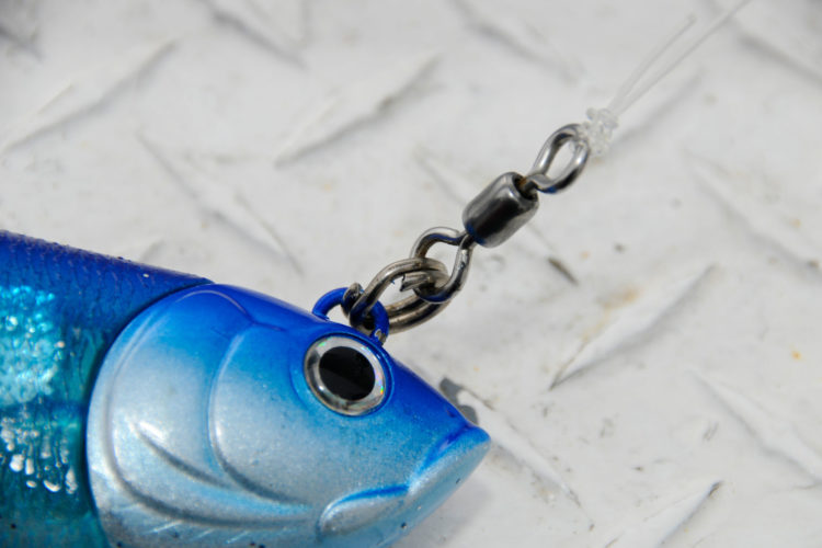 Gummifisch mit Wirbel und Sprengring.