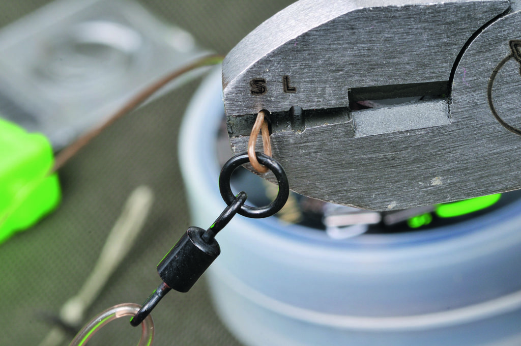 Crimpzange mit Wirbel zum Karpfenangeln