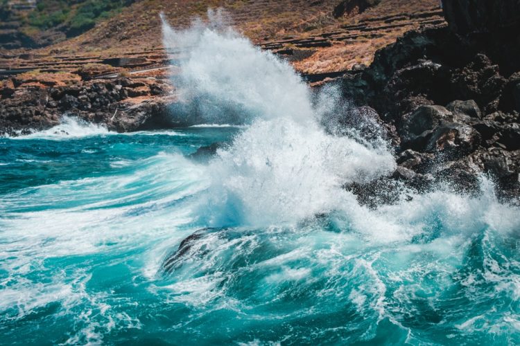 Symbolbild: Nicht nur auf Lanzarote kann es für Angler bei hohen Wellen schnell gefährlich werden