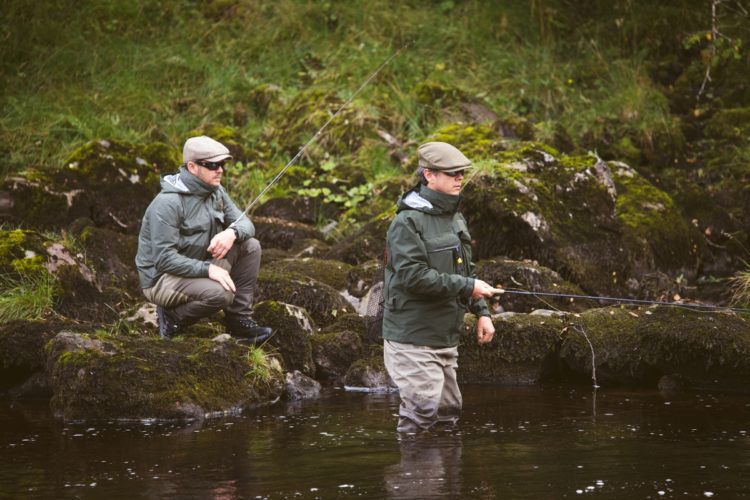 Zwei Fliegenfischer in der neuen Schöffel Salar Watjacke