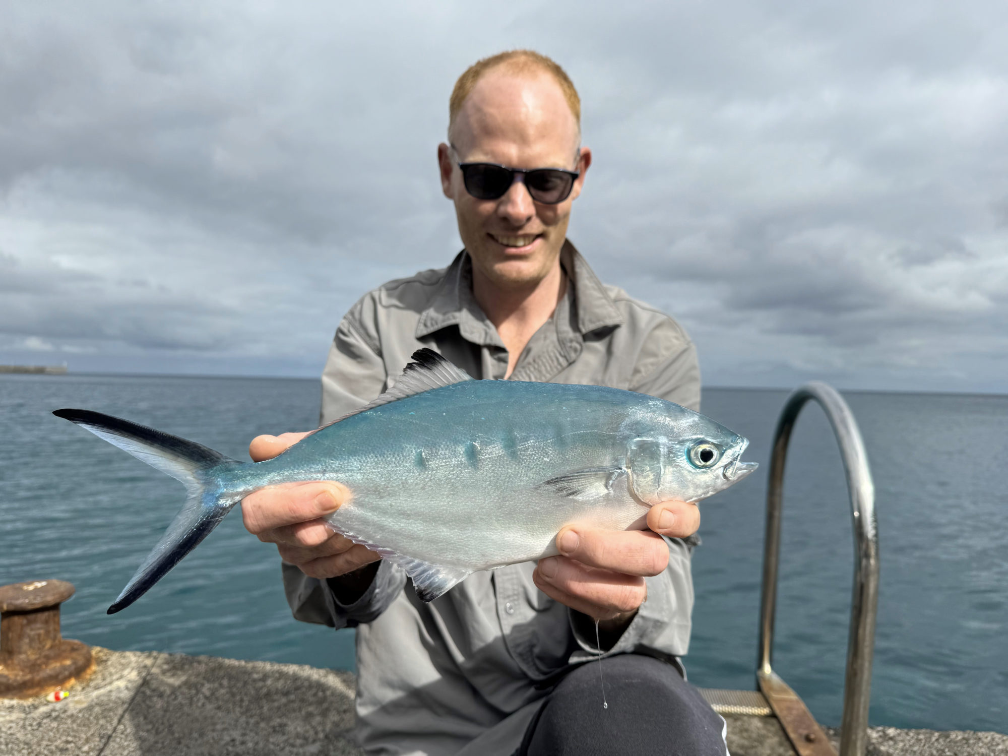 Verglichen mit der Größe sind Pompanos vielleicht die stärksten Fische der Welt: Dieser 42 cm lange Fisch forderte das Gerät des Autors bis zum Limit.