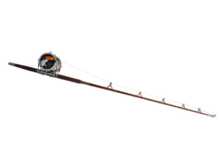 Eine echte Filmikone kommt unter den Hammer: Die Fenwick 130 lb. Deluxe Angelrute von Quint samt der originalen Penn Senator 16/0 Rolle aus Der Weiße Hai (1975).