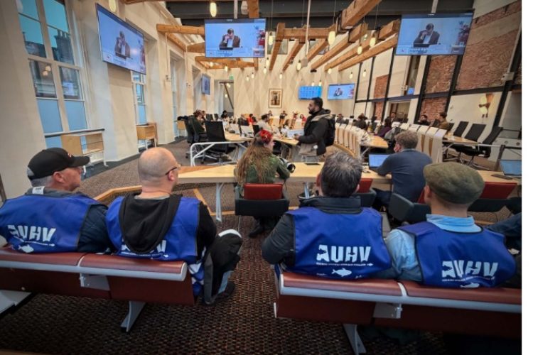 Angler zeigen Flagge