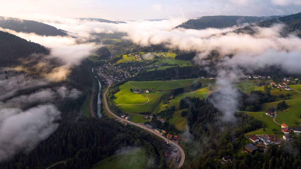 Die Region rund um die Murg bietet neben naturnahen Flusslandschaften auch vielfältige Möglichkeiten für Wanderer, Radfahrer und Naturfreunde.