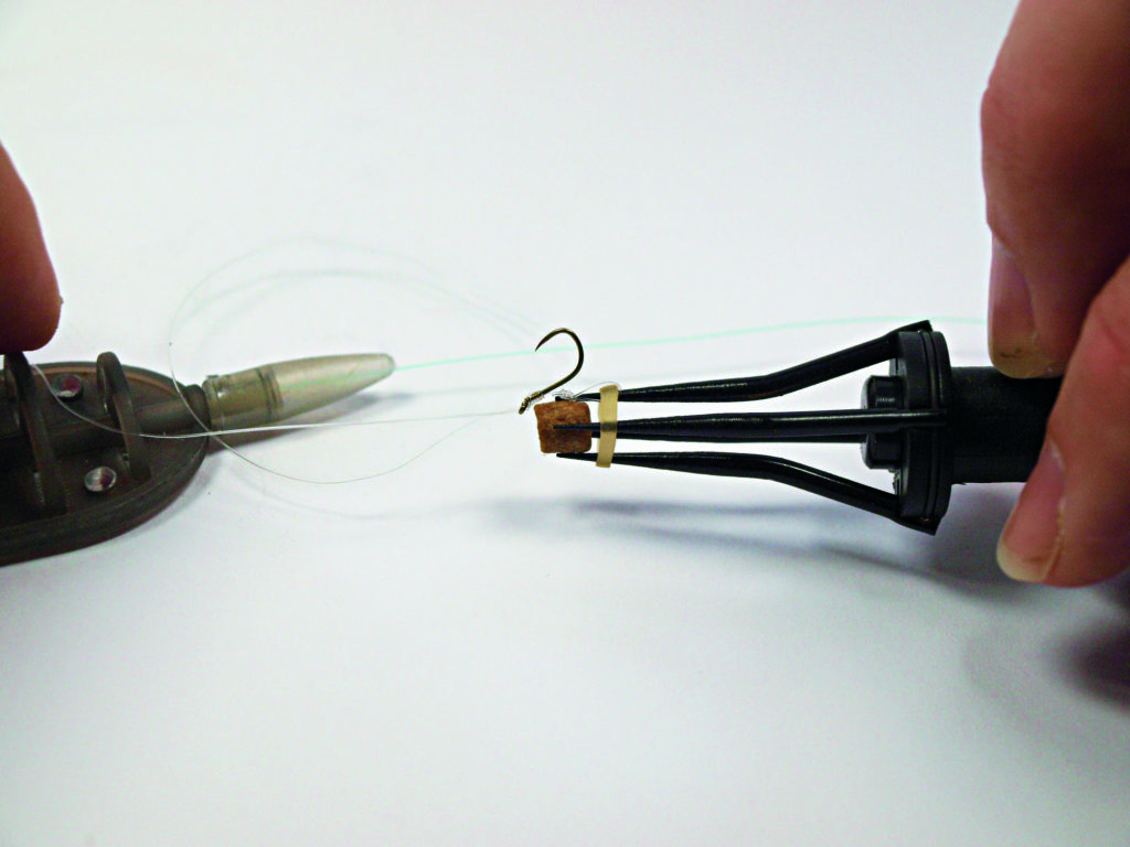 Pelletmontage mit Pelletzange