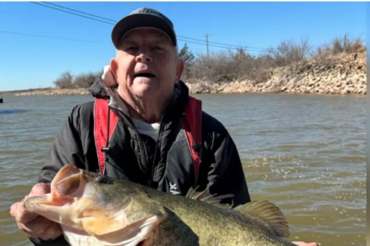 Travis Collough mit Rekordbarsch