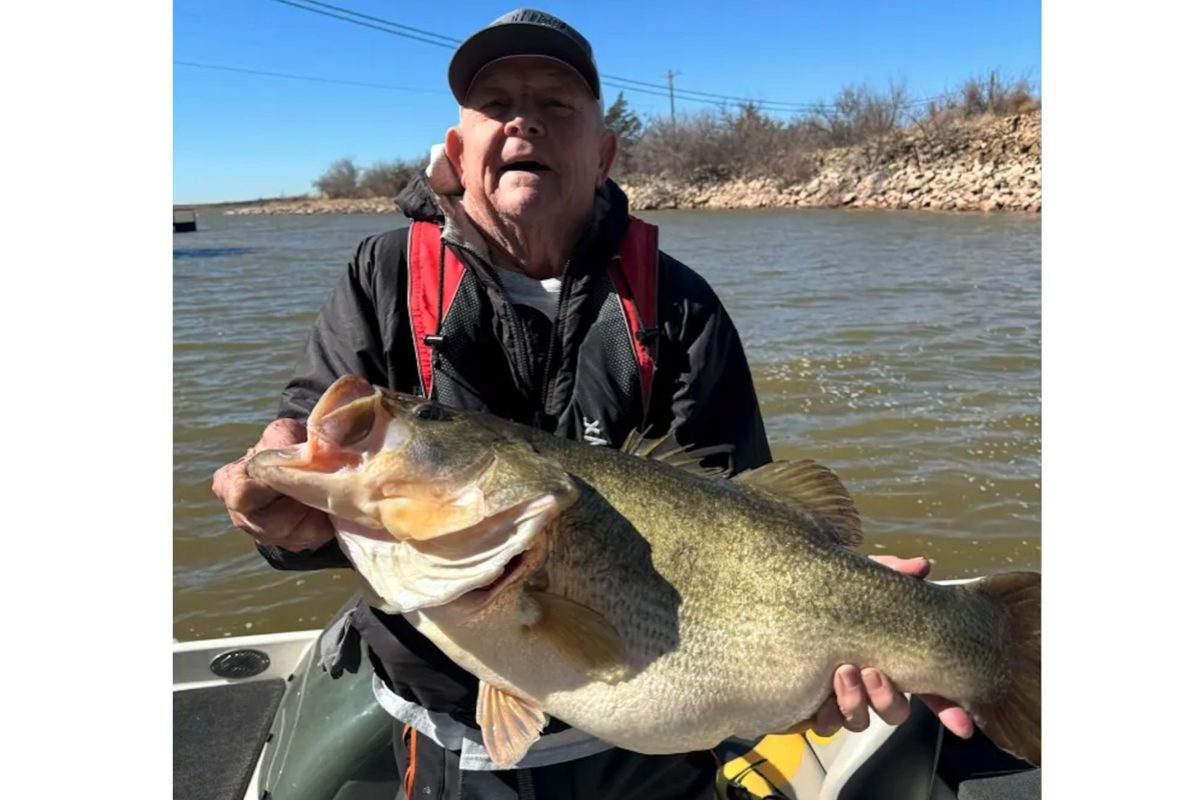 Travis Collough mit Rekordbarsch