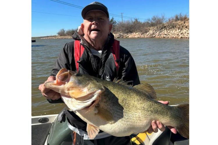 Travis Collough mit Rekordbarsch