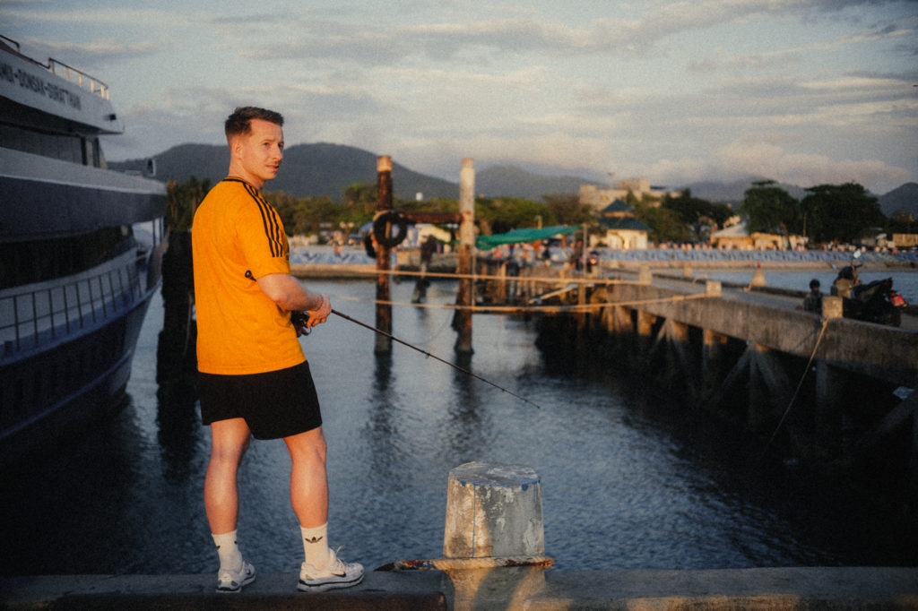 Angeln im Hafen von Koh Phangan