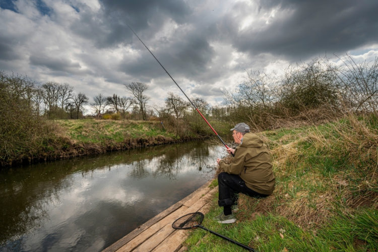 Angler mit der Bologneserute Kogha Majesty Stream