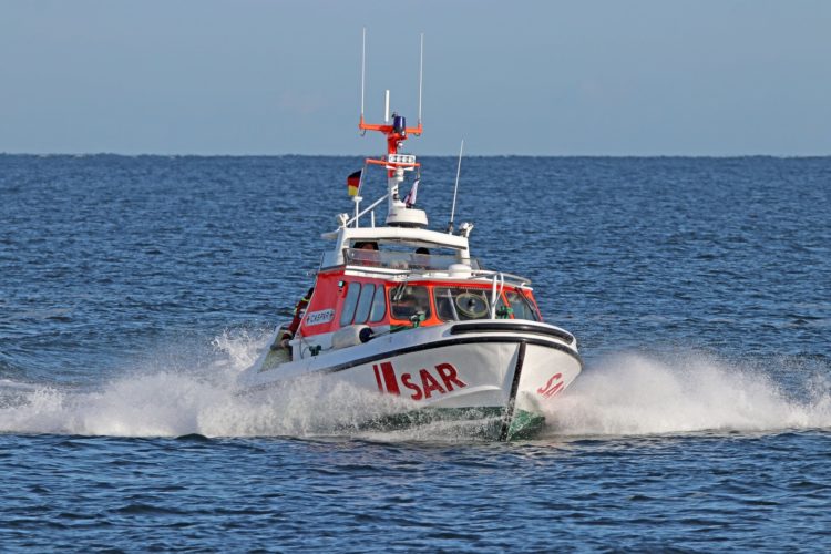 Angler auf Unterwarnow gerettet: Im Einsatz für zwei schiffbrüchige Angler: das Tochterboot CASPAR des Seenotrettungskreuzers ARKONA der DGzRS.