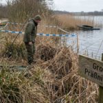 Schock am Wasser: Angler findet Leiche im Schilf