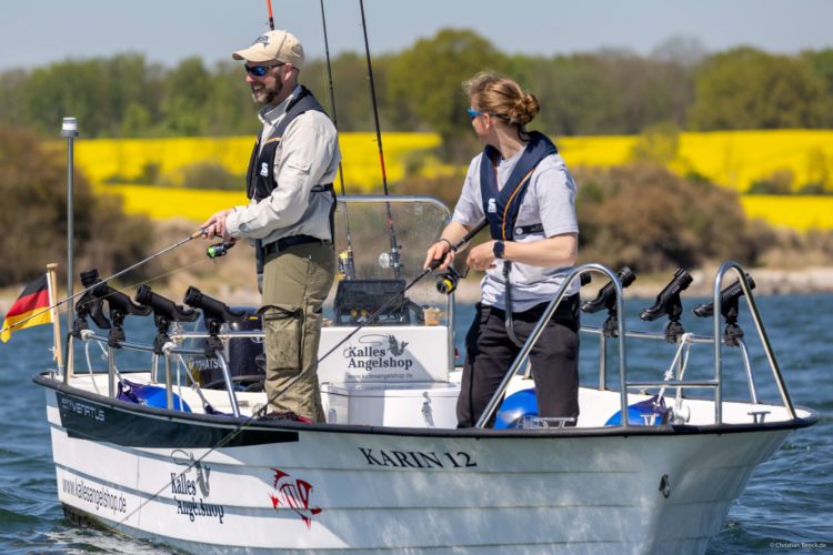 SECUMAR Rettungsweste beim Angeln